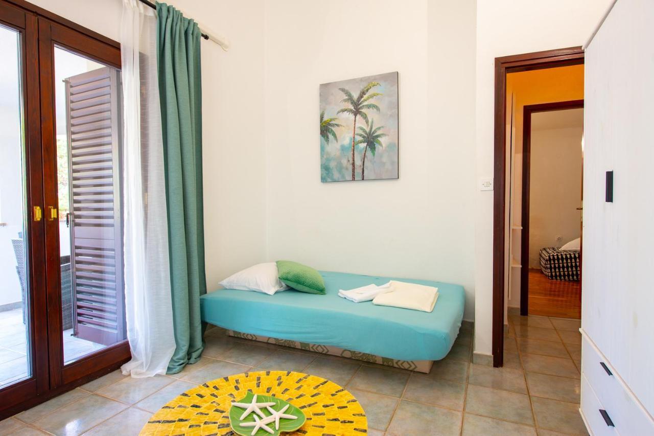 Apartments Ela Novalja Luaran gambar